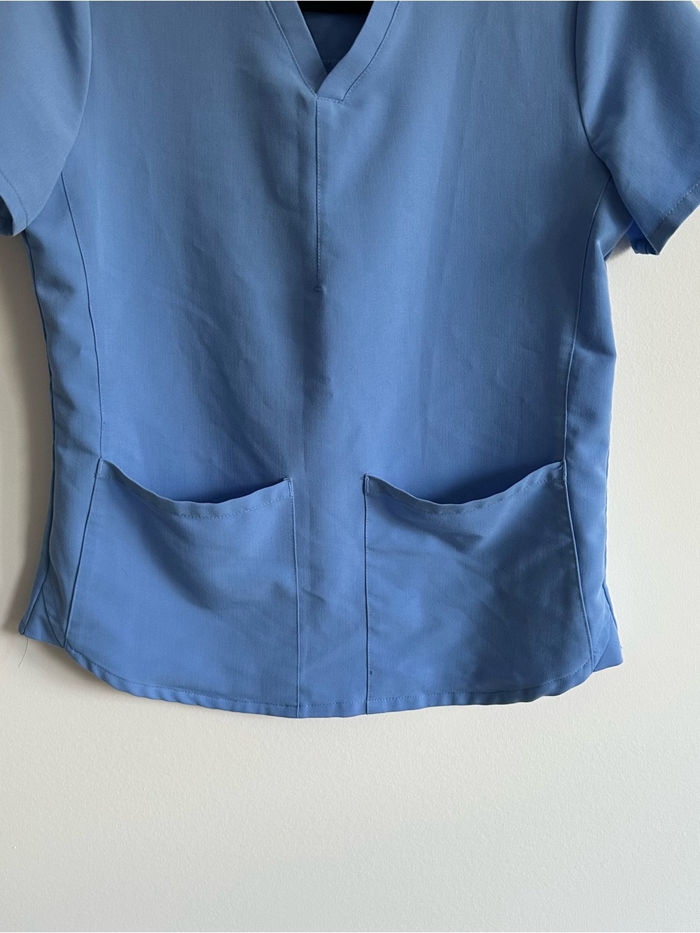 Fabletics Method 2-Pocket Scrub Top - Picture 4 of 9